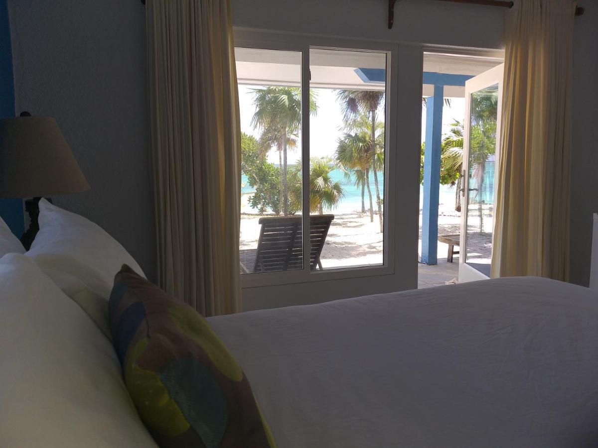 Pelican Beach Hotel Whitby Екстериор снимка